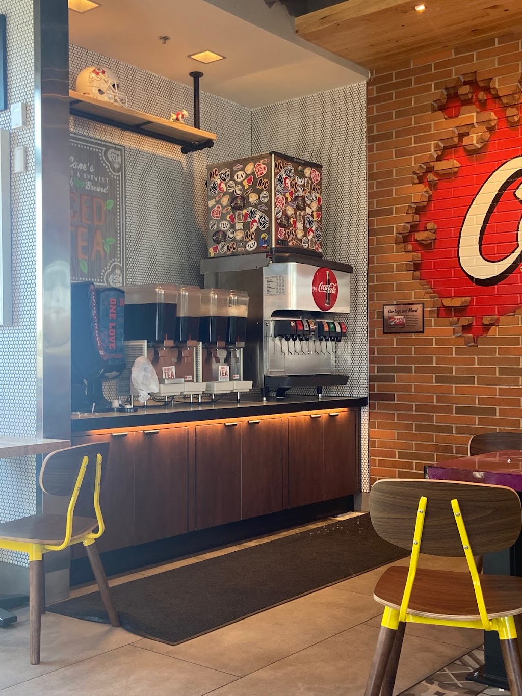 Raising Canes Chicken Fingers | restaurant | 1579 E Prosperity Ave, Tulare, CA 93274, USA | 5596855301 OR +1 559-685-5301