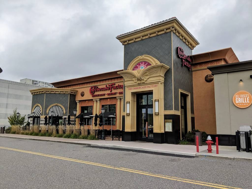 The Cheesecake Factory | restaurant | 160 Walt Whitman Rd, Huntington, NY 11746, USA | 6312718200 OR +1 631-271-8200