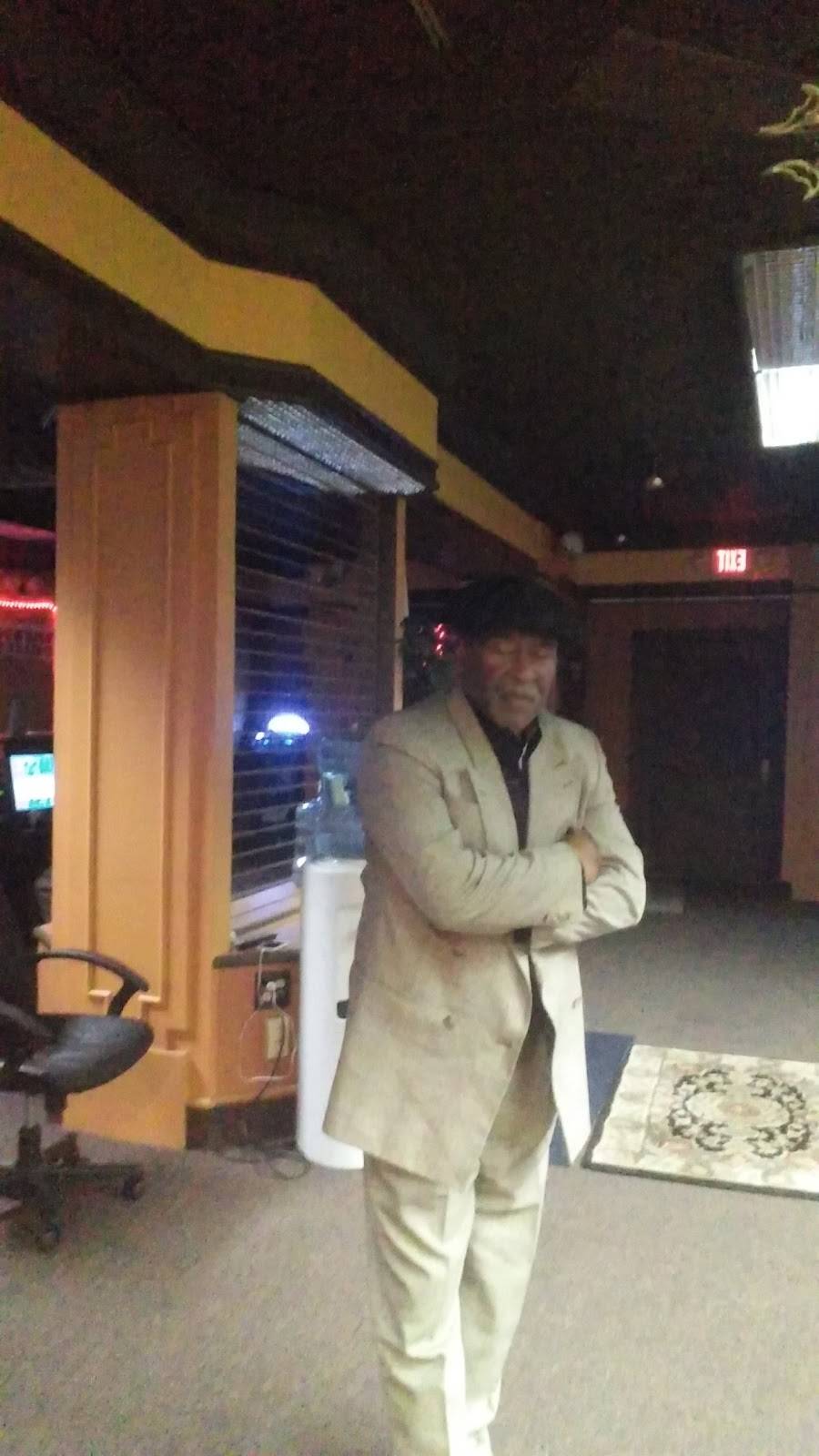 Hook Fish & Chicken | restaurant | 2545 Belmont Ave, Youngstown, OH 44505, USA | 3307434665 OR +1 330-743-4665