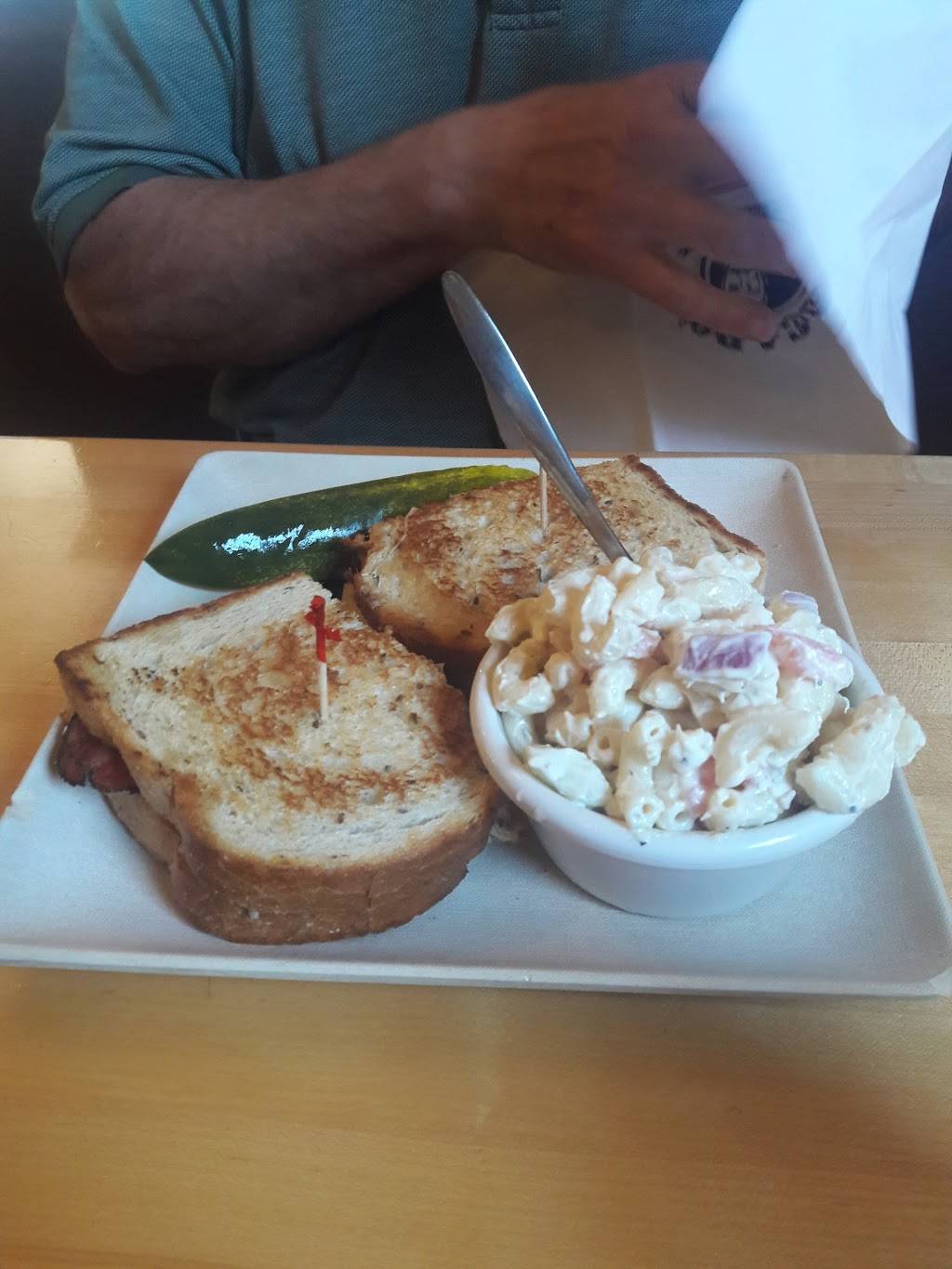 Macados | restaurant | 31025 Oxford Ave, Emory, VA 24327, USA | 2766950041 OR +1 276-695-0041