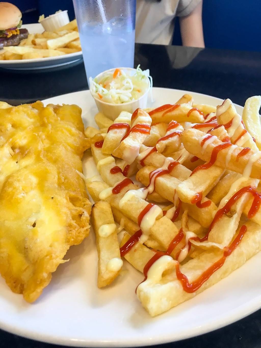 Halibut House Fish & Chips | restaurant | 560 Mulock Dr, Newmarket, ON L3Y 8R9, Canada | 9052356887 OR +1 905-235-6887