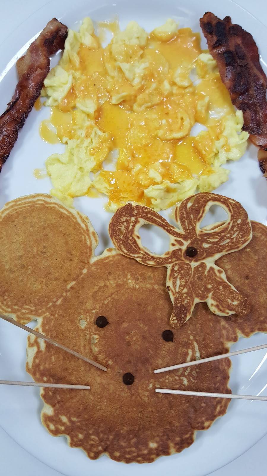 Milford Family Restaurant | restaurant | 107 E Jones St, Milford, IL 60953, USA | 8158894365 OR +1 815-889-4365