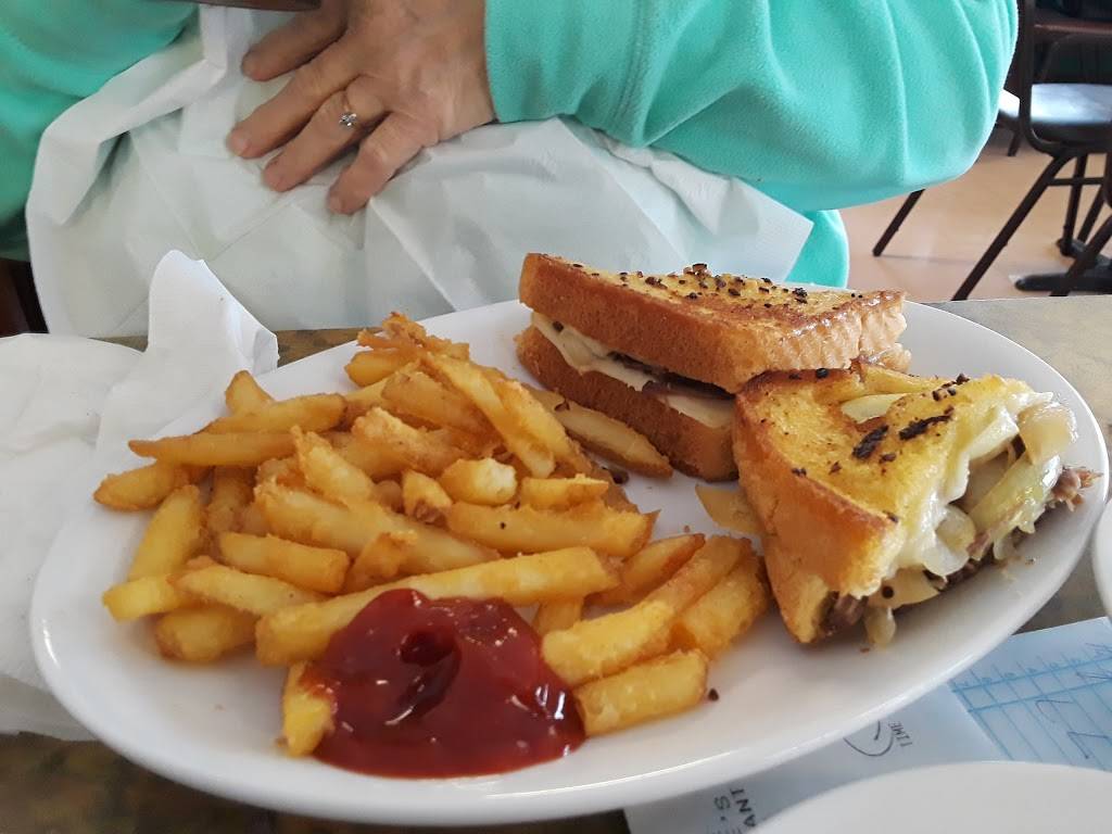 Uncle Charlies Finer Diner | restaurant | 1496 Main St, Weymouth, MA 02190, USA | 7813373889 OR +1 781-337-3889