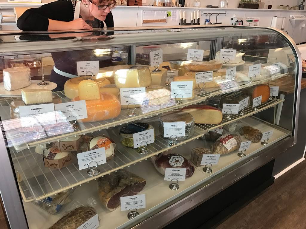 Share: Cheesebar | restaurant | 6105 Ridge Ave, Cincinnati, OH 45213, USA | 5133513063 OR +1 513-351-3063