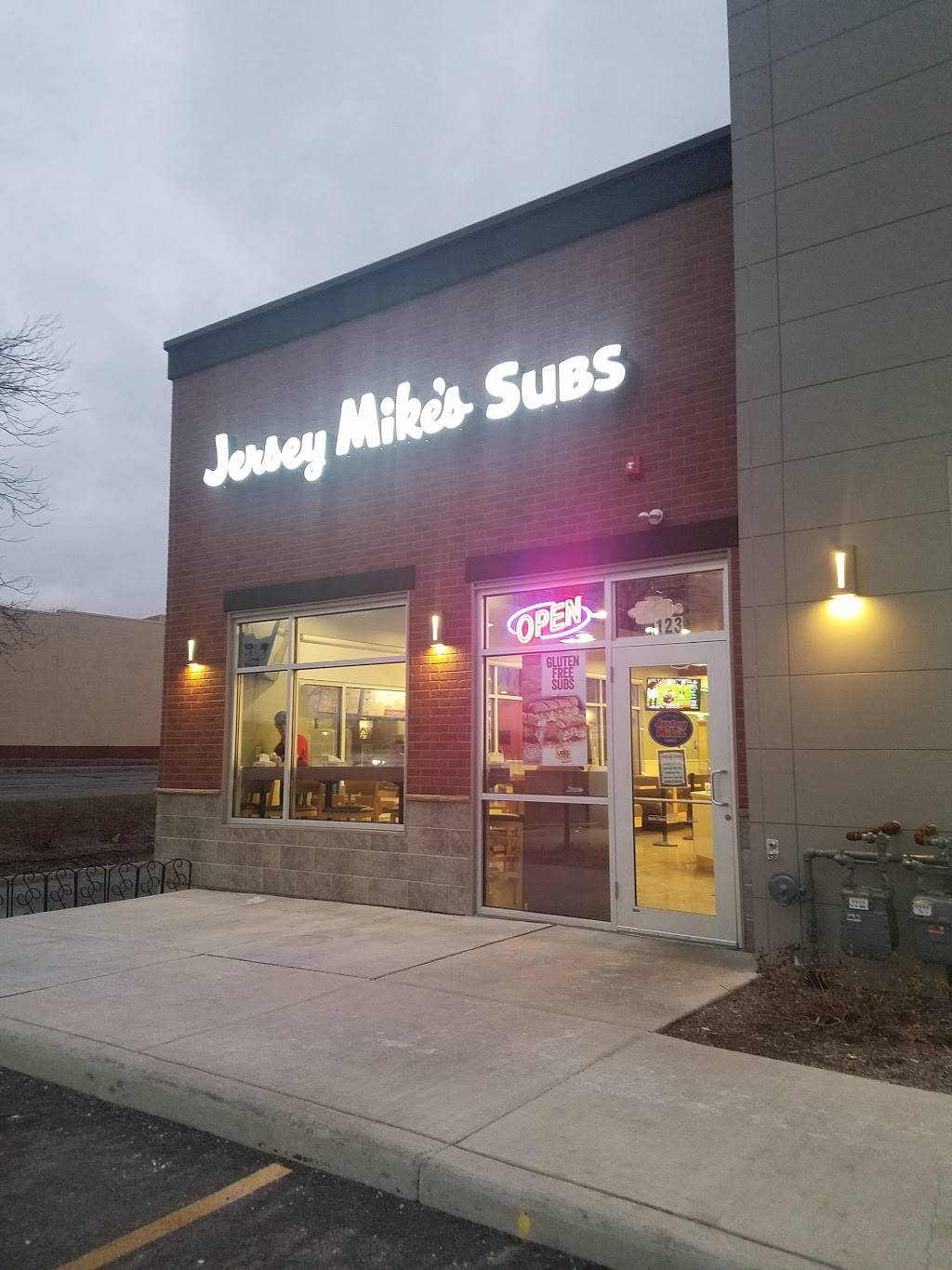 Jersey Mikes Subs | restaurant | 123 S Western Ave, Carpentersville, IL 60110, USA | 2242932688 OR +1 224-293-2688