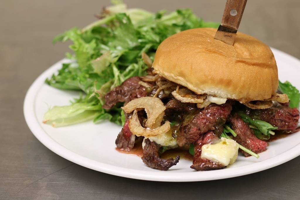 Pullman Bar & Diner | restaurant | 17 S Dubuque St, Iowa City, IA 52240, USA | 3193381808 OR +1 319-338-1808