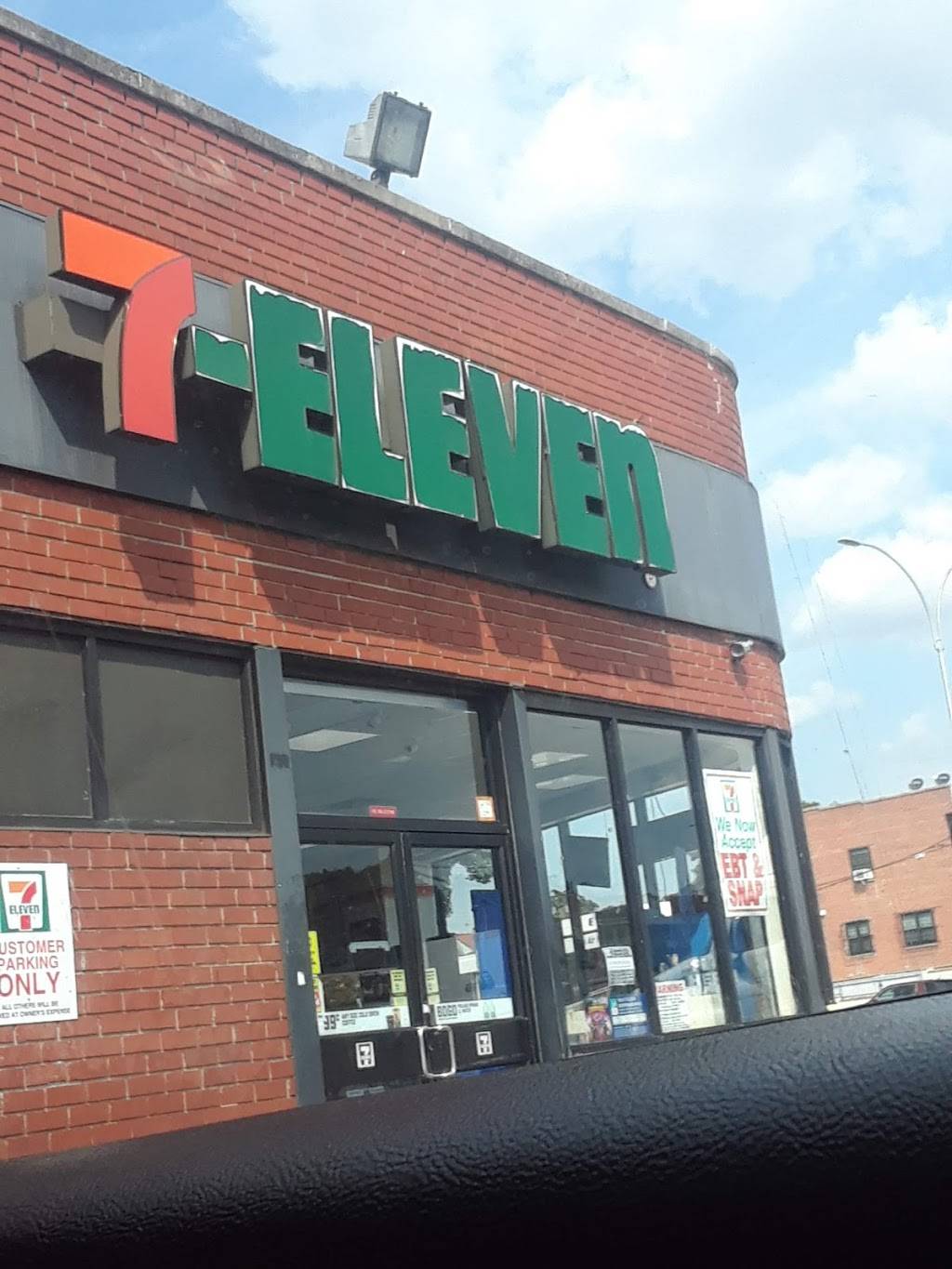 7-Eleven | bakery | 87-16 Astoria Blvd, Queens, NY 11369, USA | 7184587779 OR +1 718-458-7779