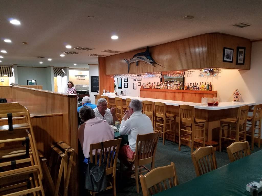 Fish Hooks Cafe | restaurant | 231 E Main St, Belhaven, NC 27810, USA | 2529439948 OR +1 252-943-9948