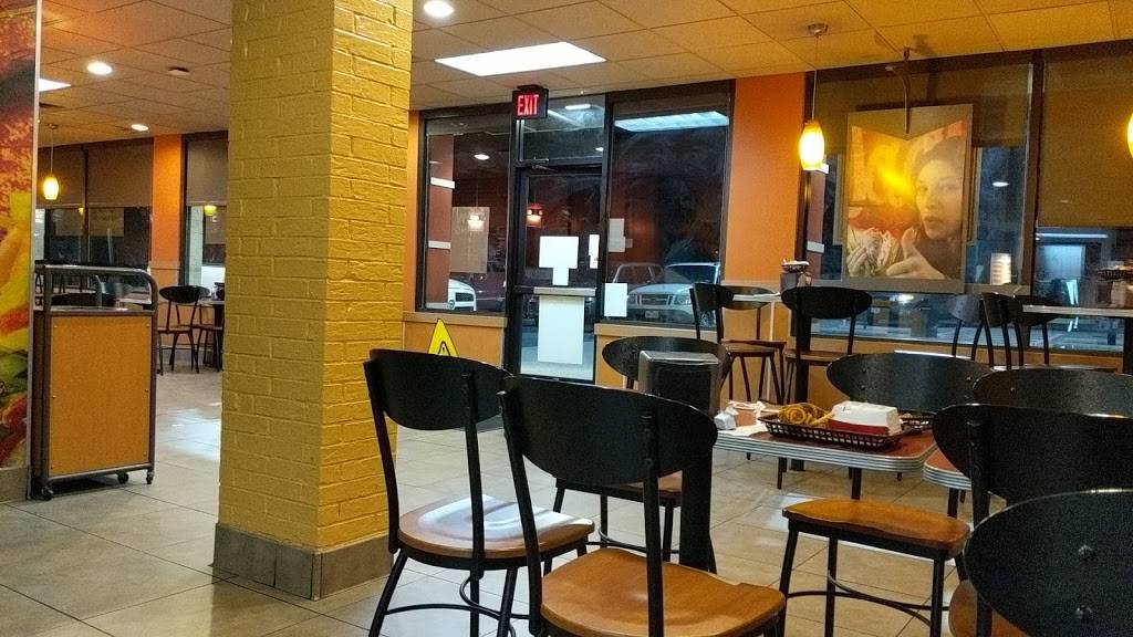 Jack in the Box | restaurant | 700 W Division St, Arlington, TX 76012, USA | 8175836430 OR +1 817-583-6430