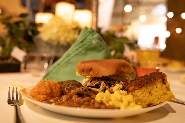 Mosleys Barbecue and Provisions | restaurant | 525 S Gilbert St, Iowa City, IA 52240, USA | 3193381419 OR +1 319-338-1419