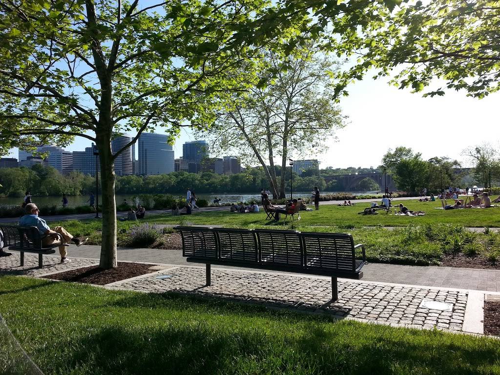 Red Toque Express | restaurant | 1003 Wisconsin Ave NW, Washington, DC 20007, USA | 2023334546 OR +1 202-333-4546