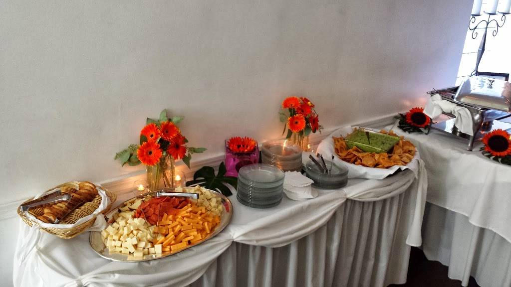 The Polo Inn | cafe | 3322 S Morgan St, Chicago, IL 60608, USA | 7739277656 OR +1 773-927-7656