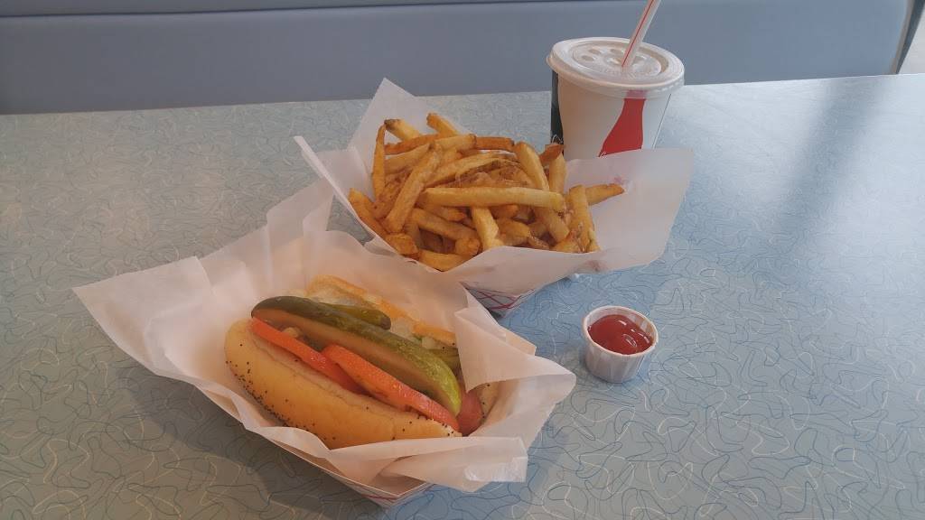 Man-Jo-Vins | restaurant | 3224 N Damen Ave, Chicago, IL 60618, USA | 7739350727 OR +1 773-935-0727