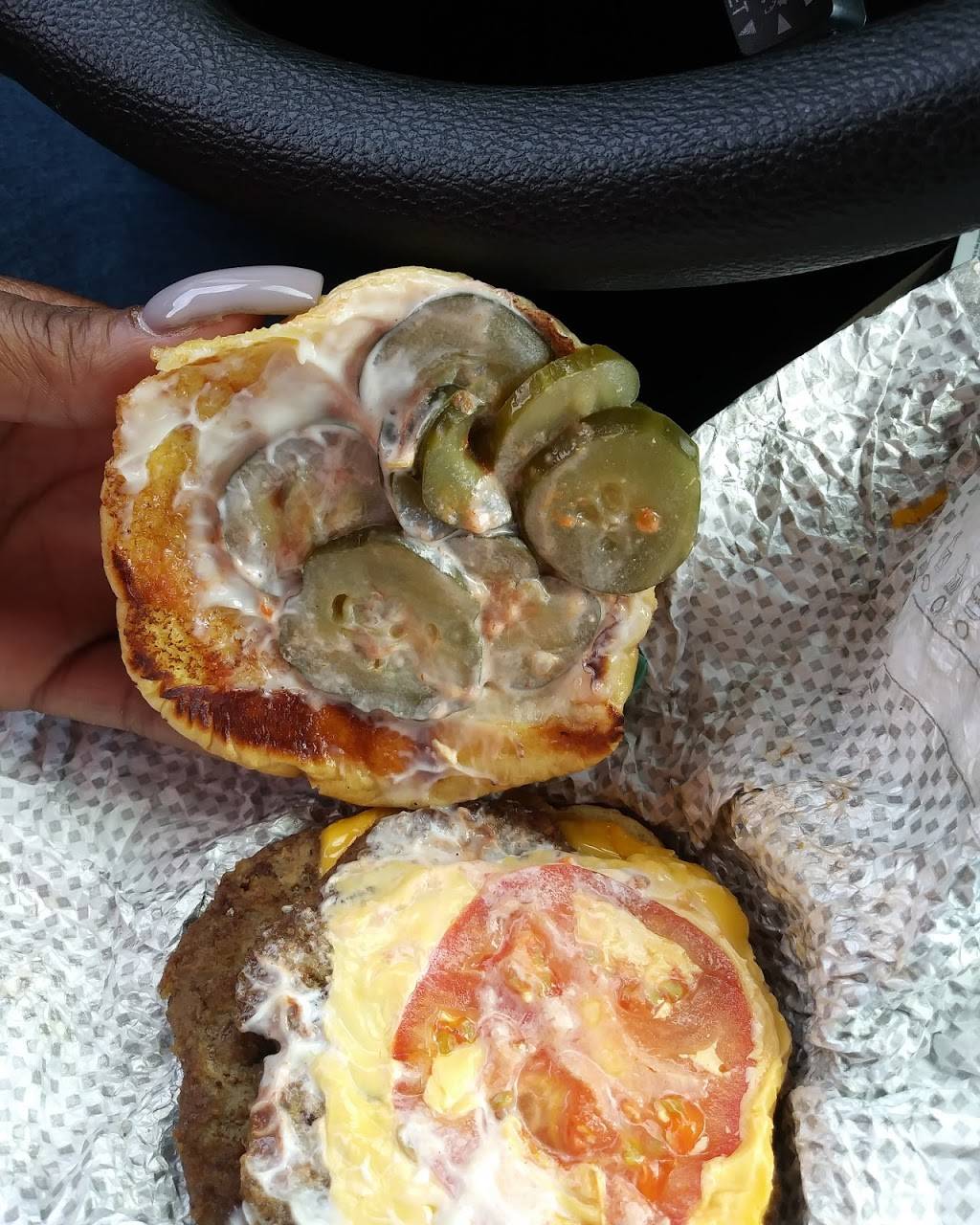 Rallys | restaurant | 6430 Broadway Ave, Cleveland, OH 44105, USA | 2164410355 OR +1 216-441-0355