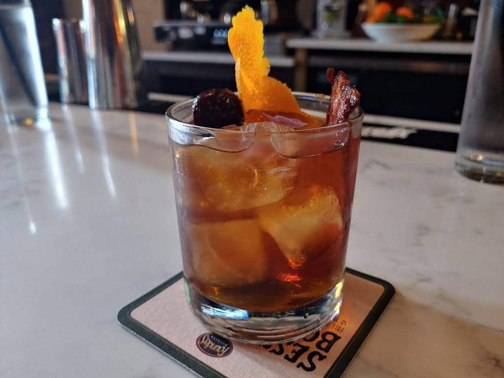 The Earl | restaurant | 109 E Market St, New Albany, IN 47150, USA | 8125902611 OR +1 812-590-2611