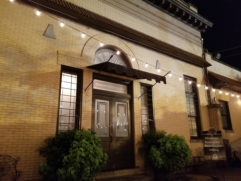 301 Bistro, Bar & Beer Garden | restaurant | 301 Greensboro Ave, Tuscaloosa, AL 35401, USA | 2057641395 OR +1 205-764-1395