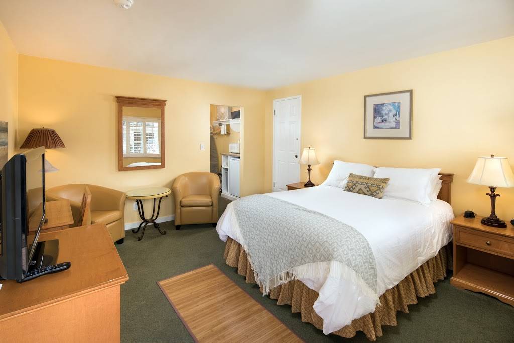 Crown City Inn | restaurant | 1827, 520 Orange Ave, Coronado, CA 92118, USA | 6194734867 OR +1 619-473-4867