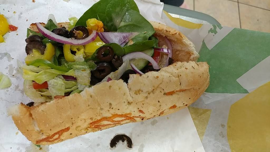 Subway Restaurants | restaurant | 66-90 Fresh Pond Rd, Ridgewood, NY 11385, USA | 7183664433 OR +1 718-366-4433