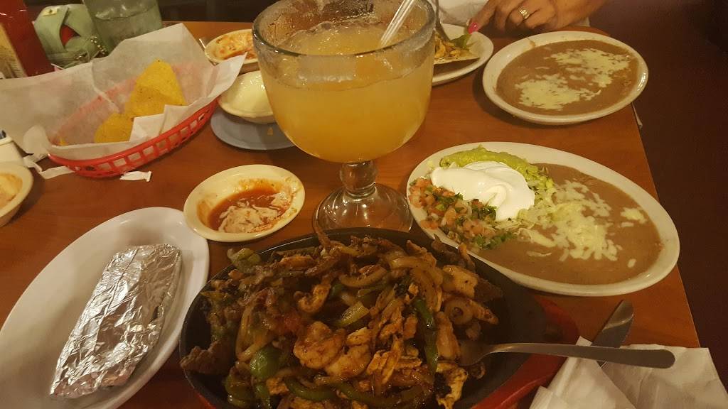 El Rodeo Mexican Restaurant | restaurant | 4204 Prospect Dr, Decatur, IL 62526, USA | 2178777547 OR +1 217-877-7547