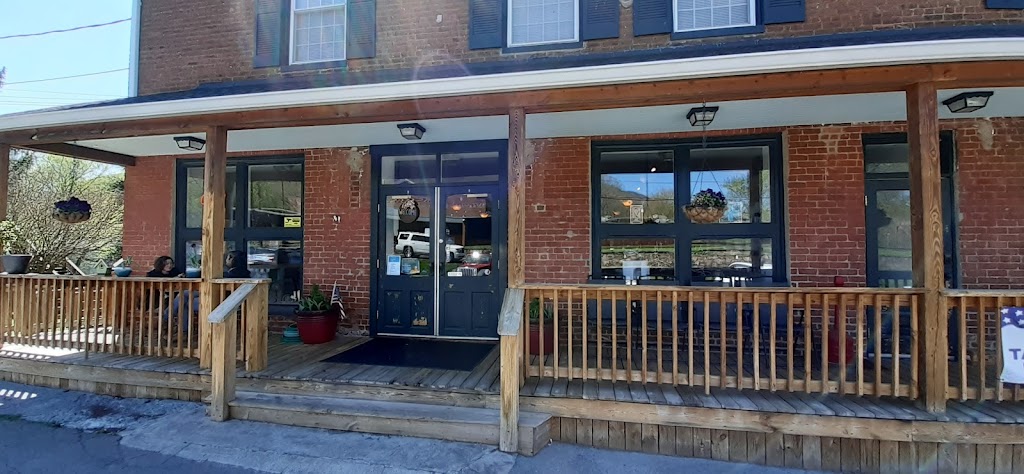 Family Tree Ts Cafe | restaurant | 100 Old Church St, Low Moor, VA 24457, USA | 5408163819 OR +1 540-816-3819