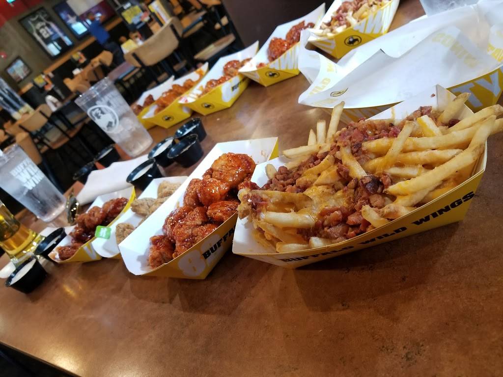 Buffalo Wild Wings | restaurant | 5411 TX-1604 Loop, San Antonio, TX 78253, USA | 2105204127 OR +1 210-520-4127
