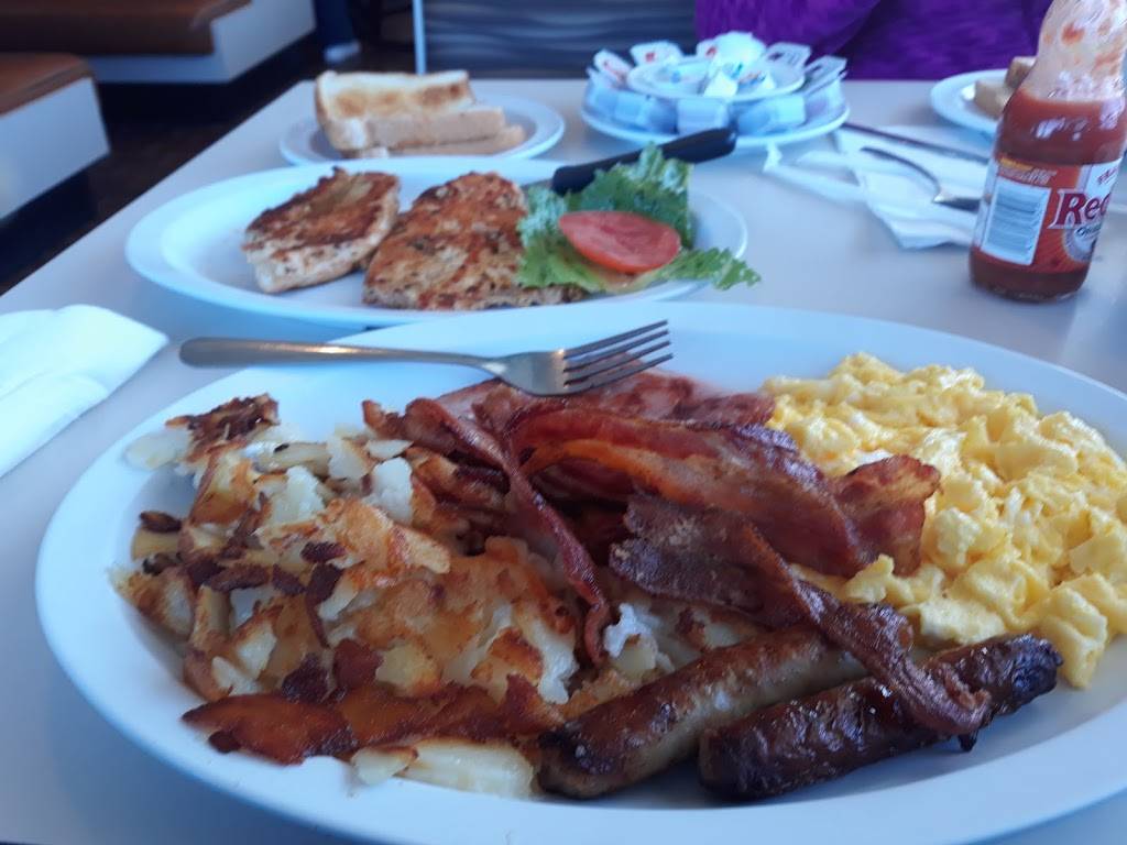 Finos Family Dining | restaurant | 450 N Perry St, Pontiac, MI 48342, USA | 2483346116 OR +1 248-334-6116