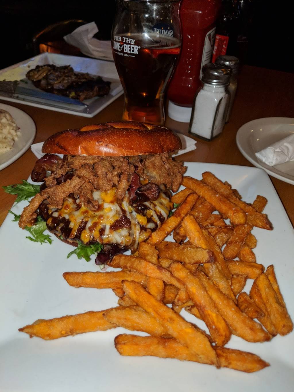 Bishop Hill Tavern | restaurant | 2868 Hartford Ave, Johnston, RI 02919, USA | 4019340097 OR +1 401-934-0097