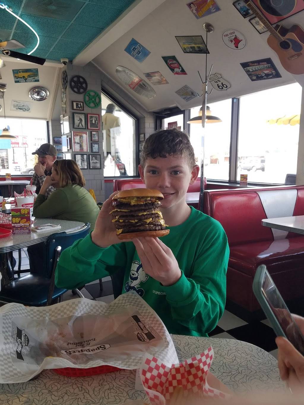 Spangles | restaurant | 1107 E 30th Ave, Hutchinson, KS 67502, USA | 6206624146 OR +1 620-662-4146