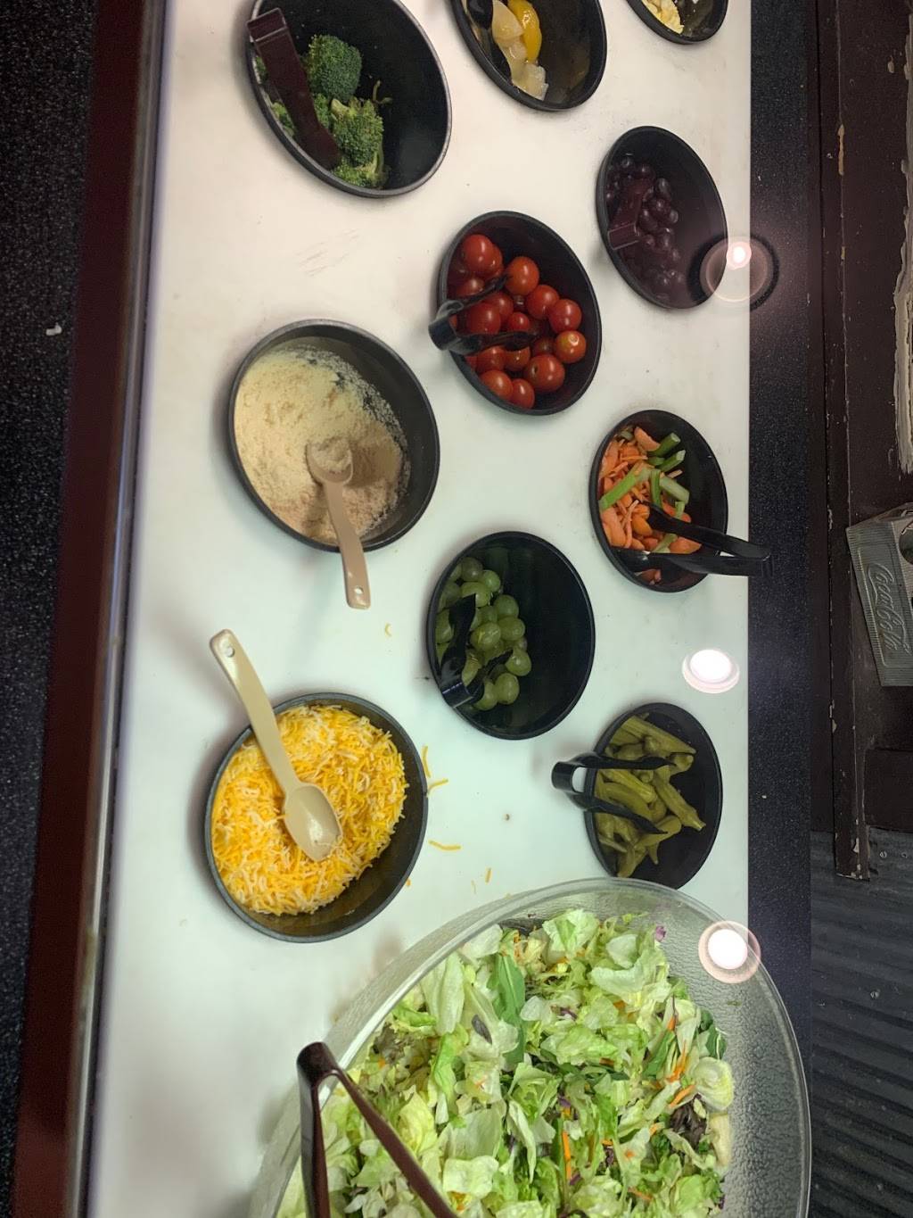 Tracks | restaurant | 100 N Front St, Winona, MS 38967, USA | 6622833505 OR +1 662-283-3505