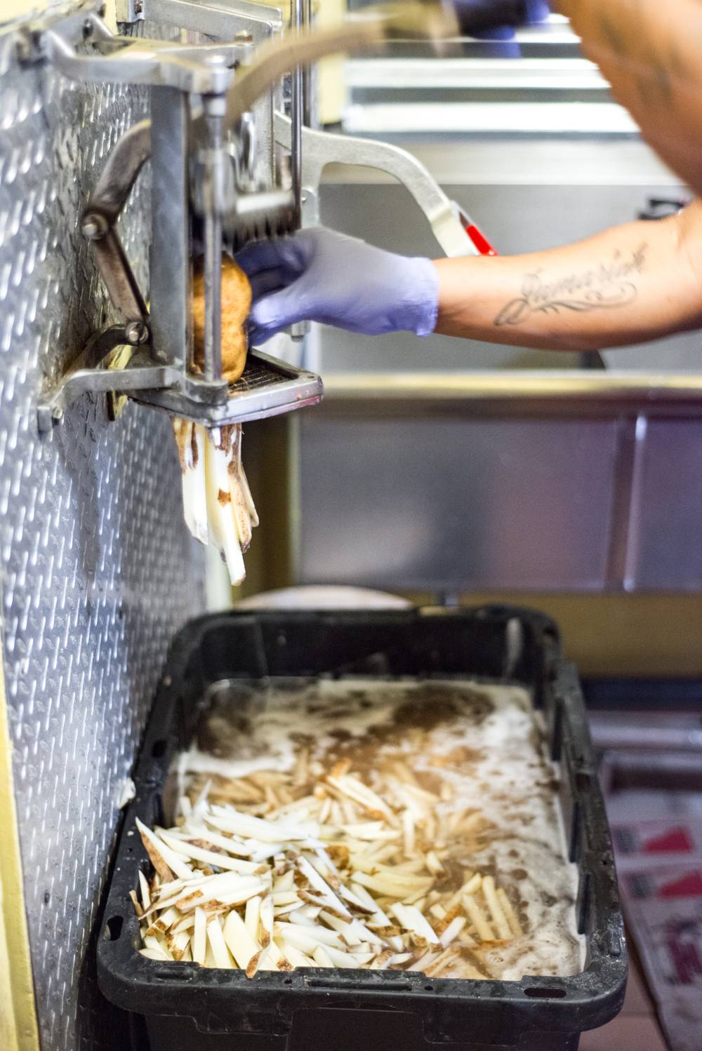 Als Under the L | restaurant | 2908 W Lake St, Chicago, IL 60612, USA | 7738261239 OR +1 773-826-1239