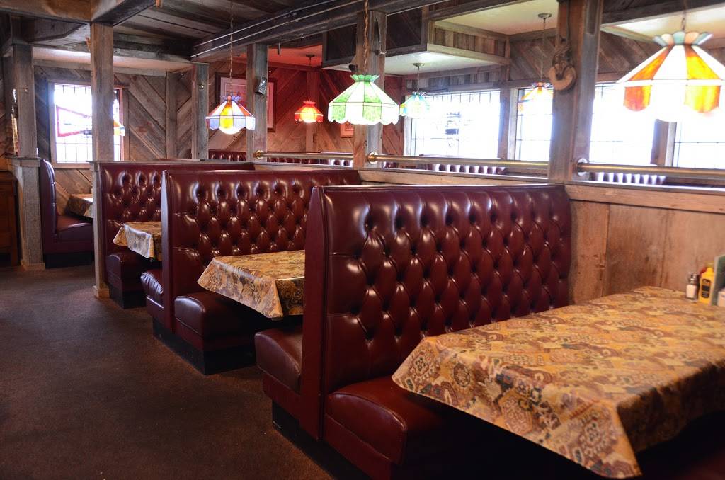 Cals Fine Foods & Spirits | restaurant | 1501 N 1st St, Indianola, IA 50125, USA | 5159615200 OR +1 515-961-5200