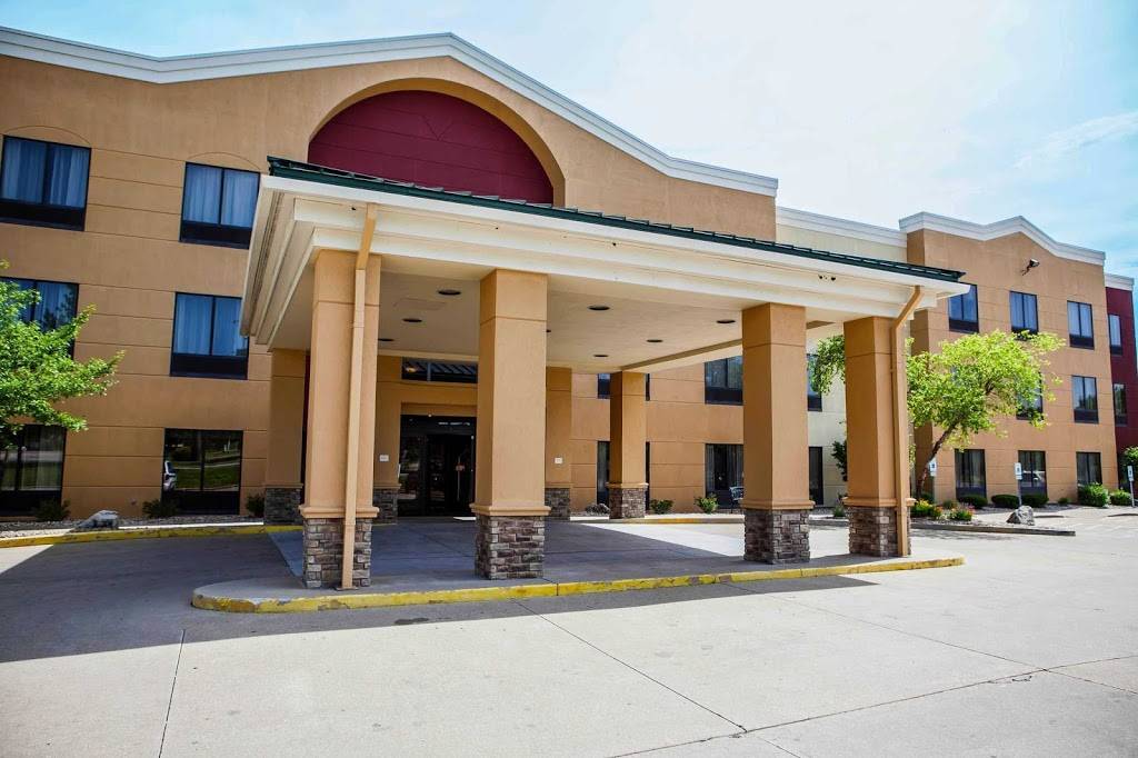 Comfort Suites | restaurant | 2620 S Dirksen Pkwy, Springfield, IL 62703, USA | 2177534000 OR +1 217-753-4000