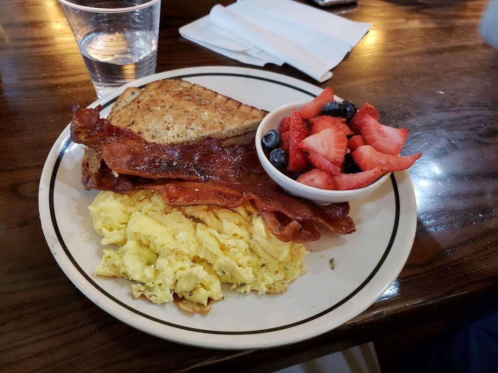 Corner Bakery Cafe | bakery | 1701 Market St 1st Floor, 6 Penn Ctr, Philadelphia, PA 19103, USA | 2155692533 OR +1 215-569-2533