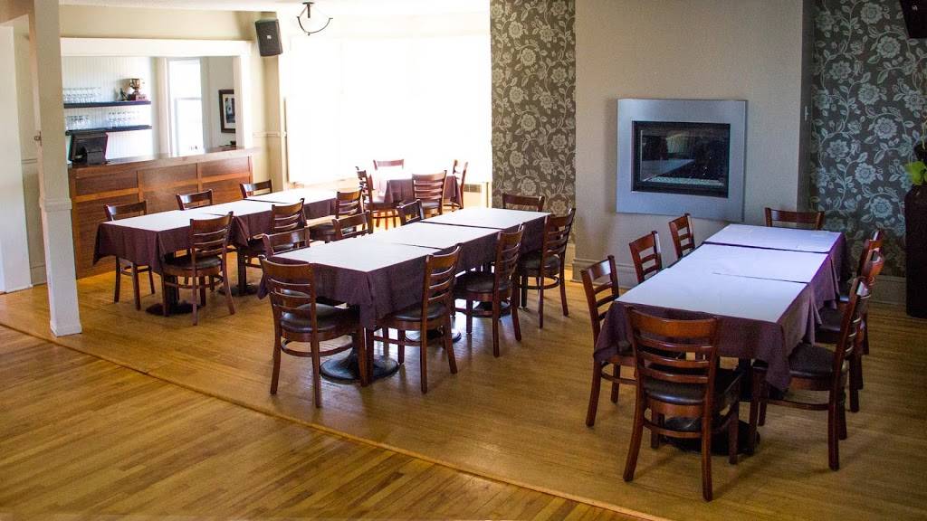 Resto Pub McBroue | restaurant | 329 Rue Victoria, Salaberry-de-Valleyfield, QC J6T 1B3, Canada | 4503710770 OR +1 450-371-0770