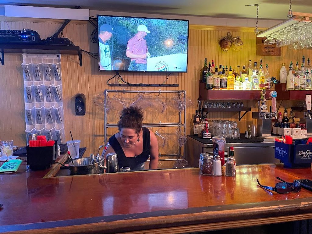 Thirsty Hooker | restaurant | 19 Eglin Pkwy NE, Fort Walton Beach, FL 32548, USA | 8508645577 OR +1 850-864-5577