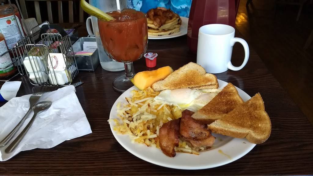 Frostys Bar & Family Pizza Big Mans Burrito Stand | restaurant | 252 Delaware Ave, Put-In-Bay, OH 43456, USA | 4192853278 OR +1 419-285-3278