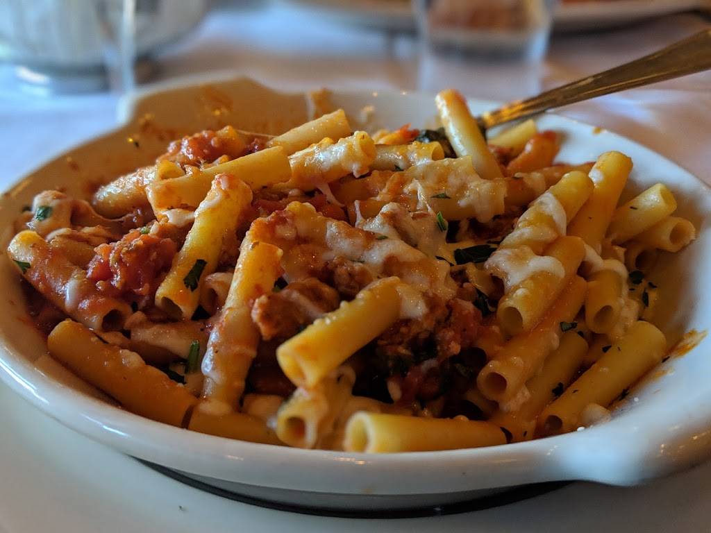 Maggianos Little Italy | restaurant | 7401 S Clinton St, Englewood, CO 80112, USA | 3038581405 OR +1 303-858-1405