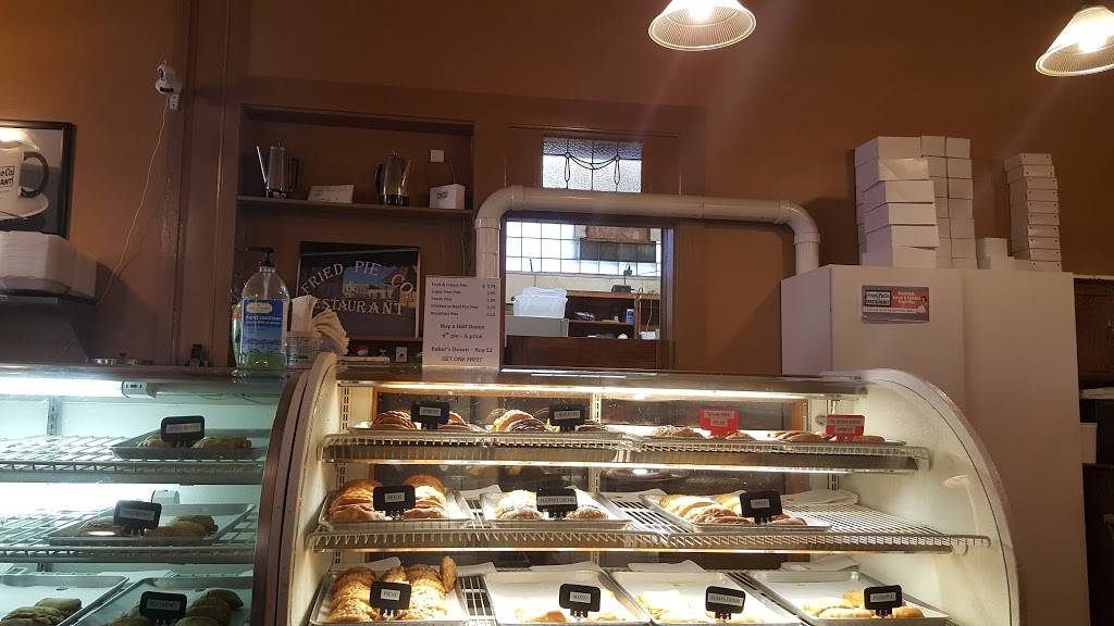 Fried Pie Co & Restaurant | restaurant | 202 W Main St, Gainesville, TX 76240, USA | 9406657641 OR +1 940-665-7641