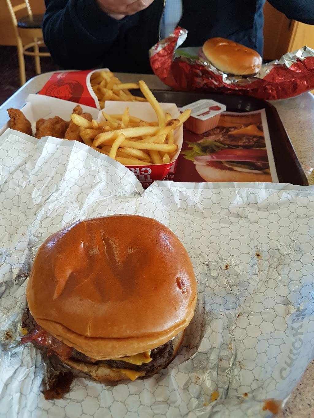 Wendys | restaurant | 1120 W E 7th St, Auburn, IN 46706, USA | 2609250098 OR +1 260-925-0098