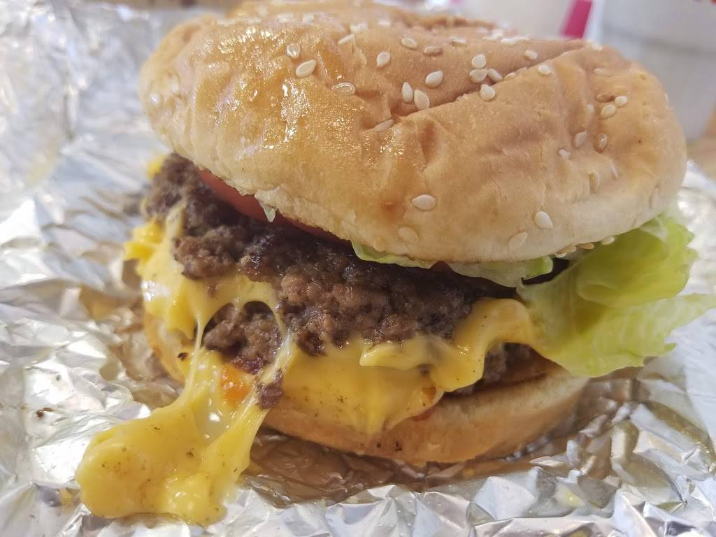 Five Guys | meal takeaway | 136 Lantana Dr, Hockessin, DE 19707, USA | 3022391250 OR +1 302-239-1250