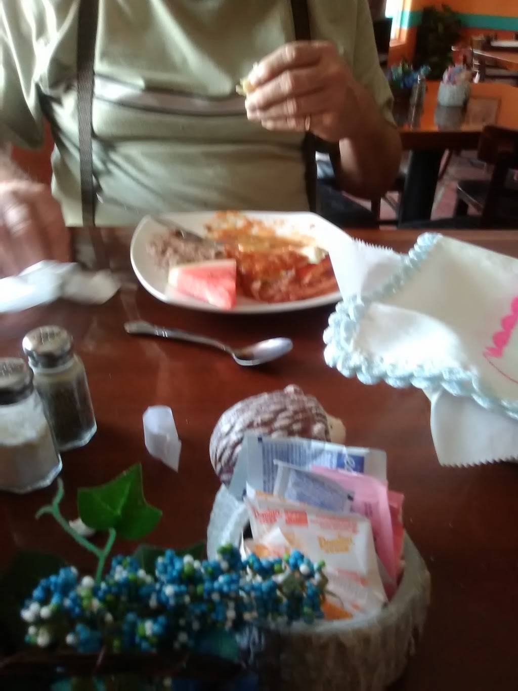 Carmelitas Restaurant | restaurant | 109 W Davis St, Conroe, TX 77301, USA | 9365393323 OR +1 936-539-3323