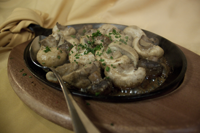 Russos Neighborhood Ristorante & Bar | restaurant | 5856 E Naples Plaza, Long Beach, CA 90803, USA | 5624331616 OR +1 562-433-1616