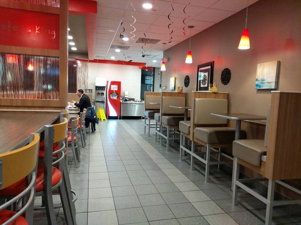 Burger King | restaurant | 70 Airport Rd, Hartford, CT 06114, USA | 8602966240 OR +1 860-296-6240