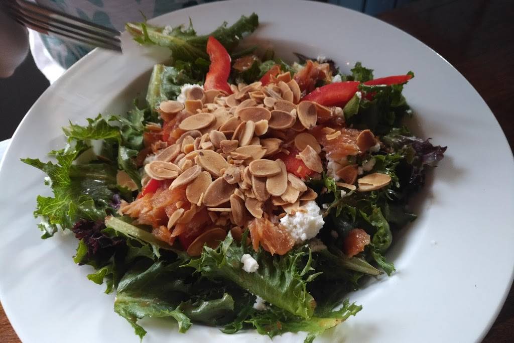 Canoe & Paddle | restaurant | 18 Bridge St, Lakefield, ON K0L 2H0, Canada | 7056511111 OR +1 705-651-1111