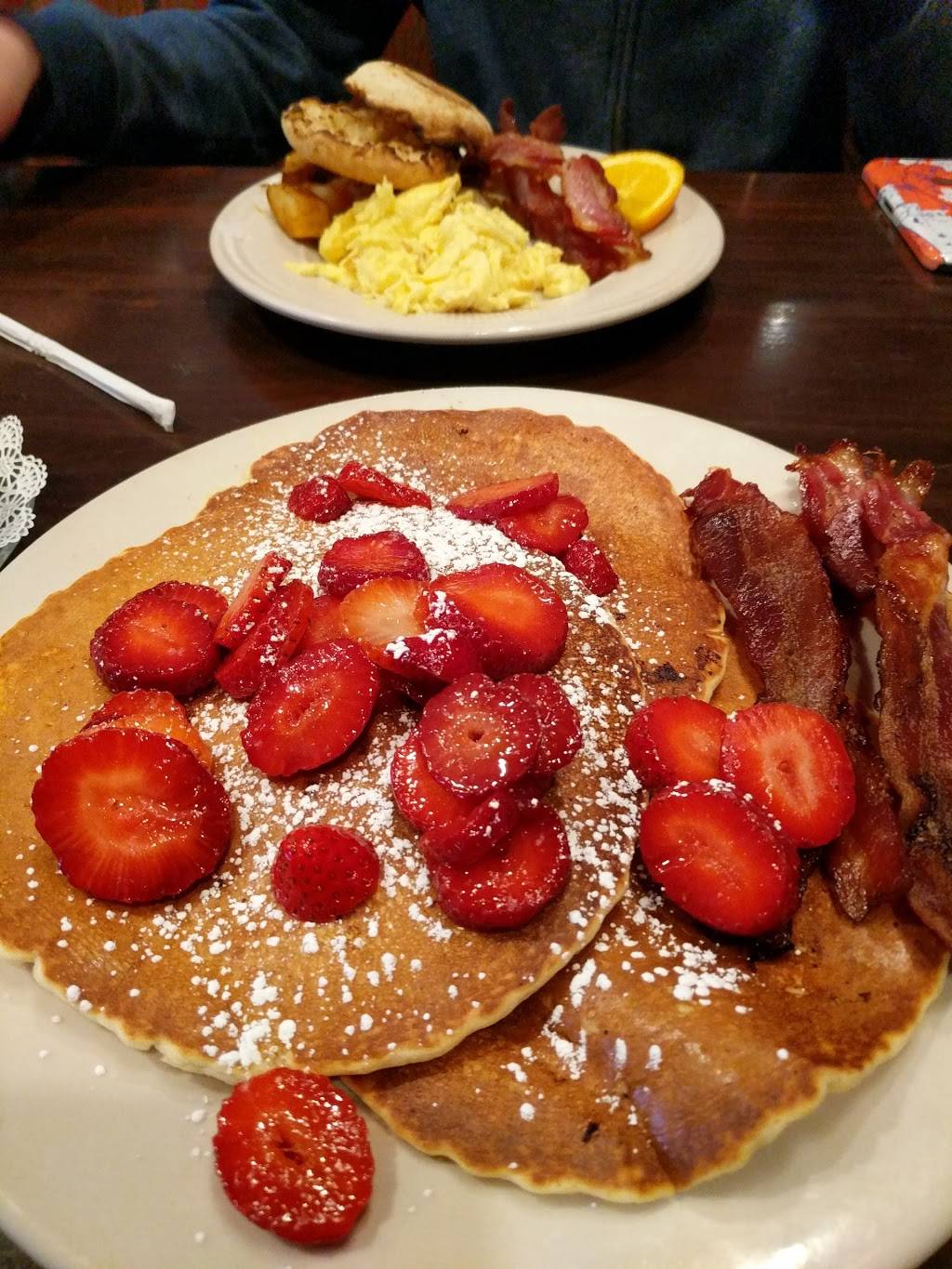 Dukes Public House | restaurant | 1117 Williston Rd, South Burlington, VT 05403, USA | 8026580250 OR +1 802-658-0250