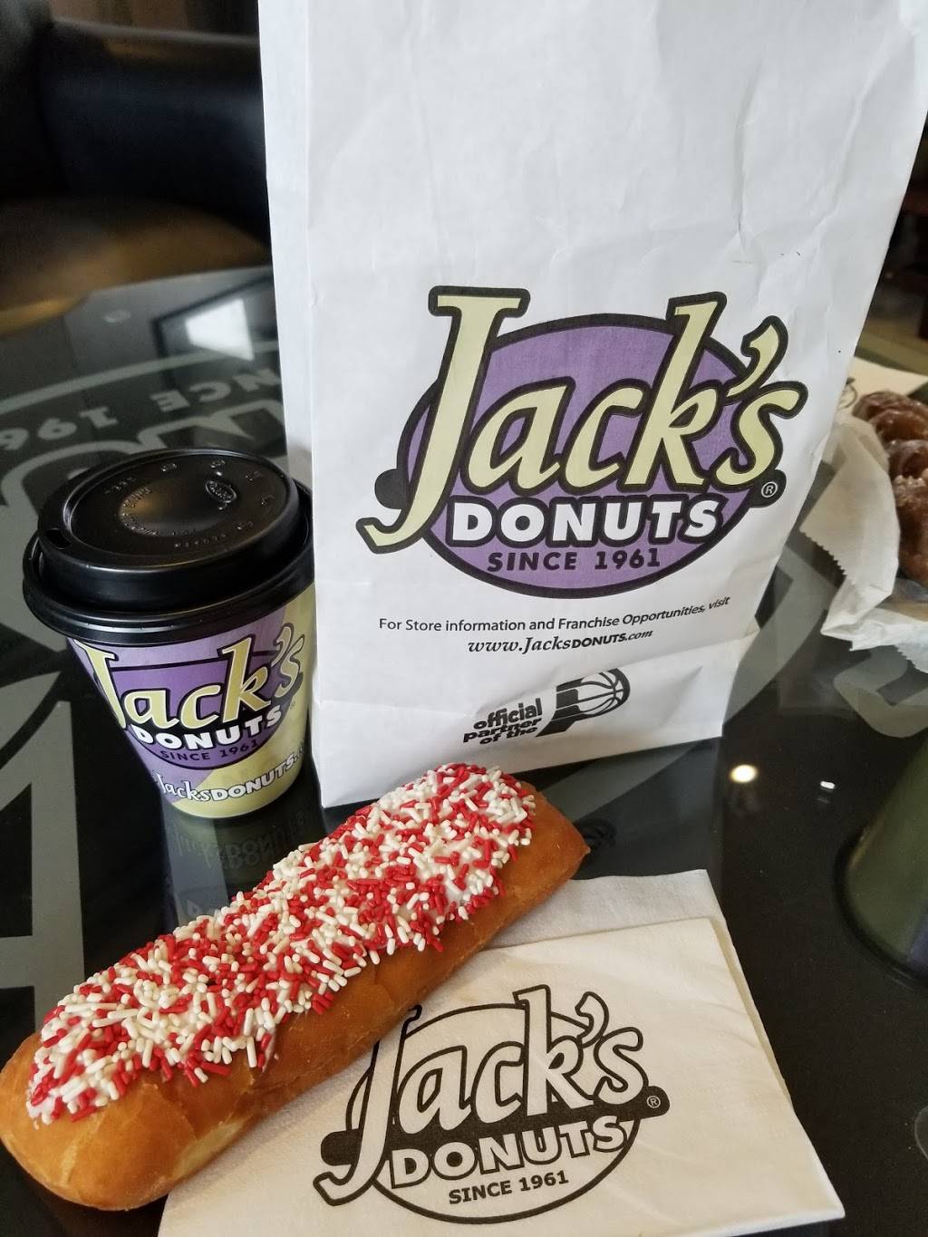 Jacks Donut Shoppe | restaurant | 2410 S 14th St, New Castle, IN 47362, USA | 7655292956 OR +1 765-529-2956