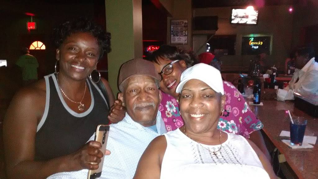 Grown Folks Bar & Grill | restaurant | 6704 Savannah Ave, Cincinnati, OH 45239, USA | 5135210576 OR +1 513-521-0576