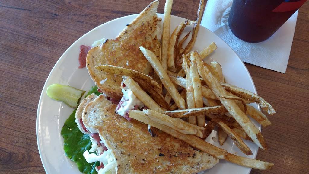 Catfish Charlies | restaurant | 1630 E 16th St, Dubuque, IA 52001, USA | 5635828600 OR +1 563-582-8600