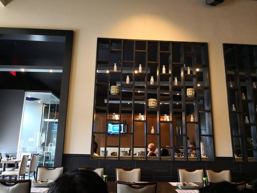 Sushi St-Laurent | restaurant | 1803 Rue Poirier, Saint-Laurent, QC H4L 5K8, Canada | 5143318666 OR +1 514-331-8666