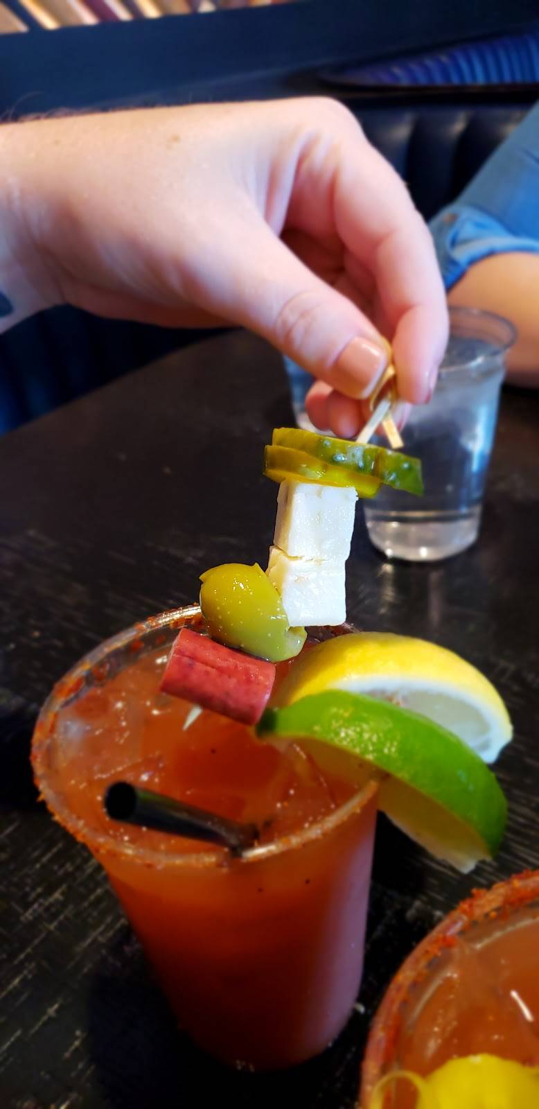 Budweiser Brickhouse Tavern | restaurant | 3647 N Clark St, Chicago, IL 60613, USA | 7733774770 OR +1 773-377-4770